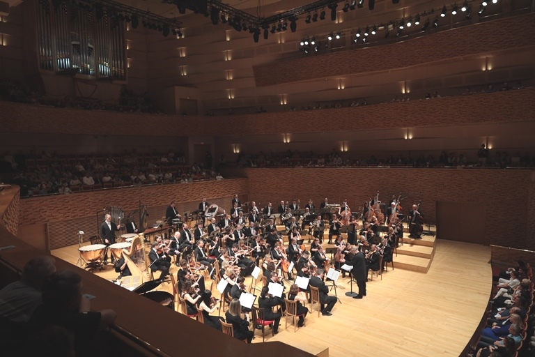 Симфонический оркестр Мариинского театра под управлением Валерия Гергиева. Фото предоставлено пресс-службой Мариинского театра. Автор: Наташа Разина. Правообладатель: Мариинский театр. 