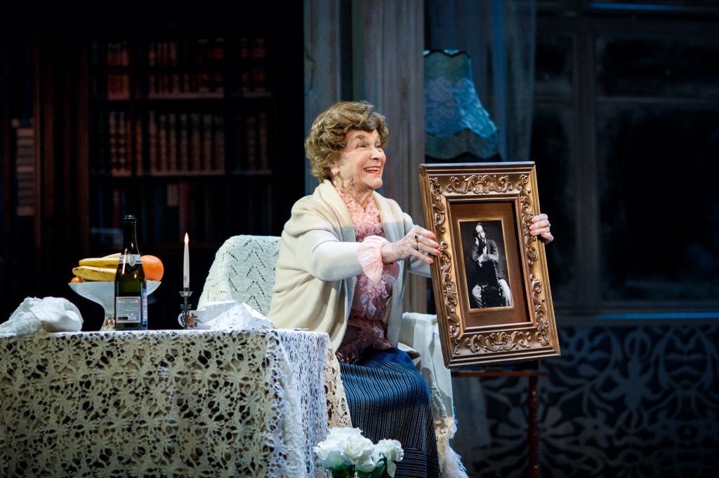 Сцена из спектакля «Семья в подарок». Правообладатель: Театр «Балтийский дом» / пресс-служба проекта «ТеатрБезГраниц».