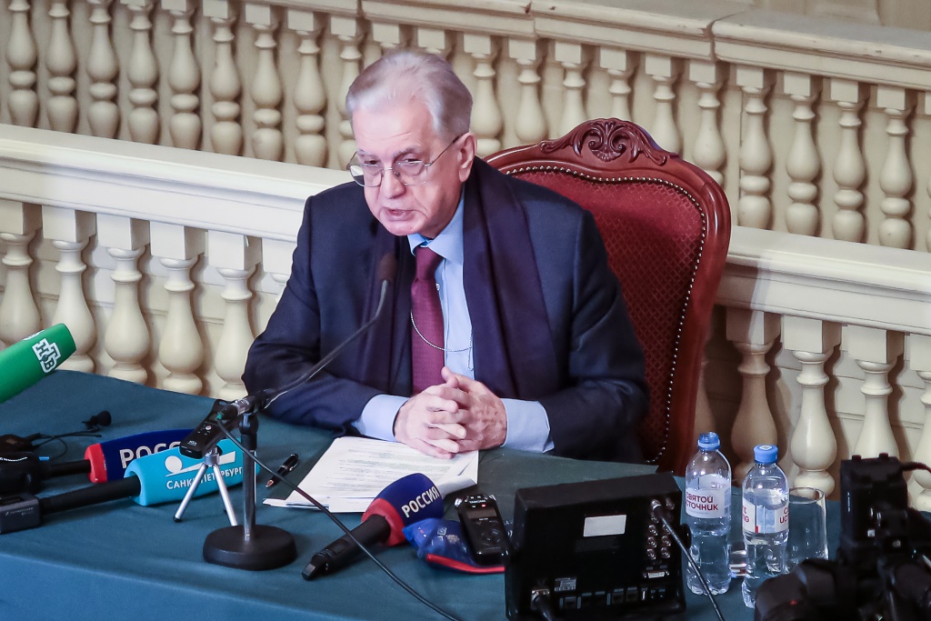 Михаил Пиотровский выступает на пресс-конференции. Фото: Ирина Иванова. Правообладатель: Институт культурных программ.