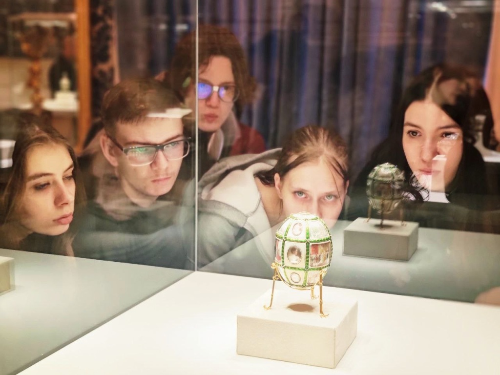 Правообладатель: ЧАНО «Языки без границ».