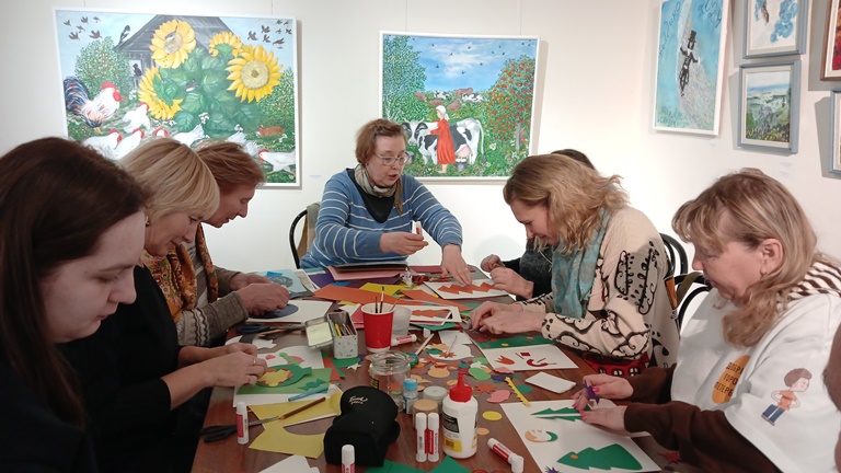 Мастер-класс Ольги Конышевой. Фото предоставлено организаторами фестиваля «Новый день». Источник: disk.yandex.ru/d/GW-3R7ppnc8EqA. Правообладатель: Оргкомитет фестиваля. 