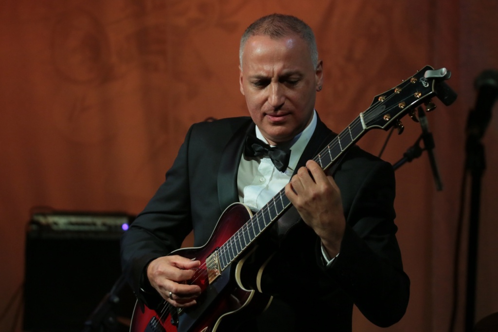 Гасан Багиров. Правообладатель: vk.com/g.bagirov.jazz. rTIbwT7DfwULdlWtWujH8ZFQTuPrnn5aFrMfaNgqp-01QrH8C2O4XRfZet7yGI-h8XId9DeHGBgCeZYkkUkjE99s.jpg