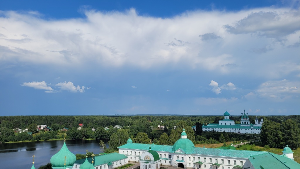 Вид на Александро-Свирский монастырь.jpg