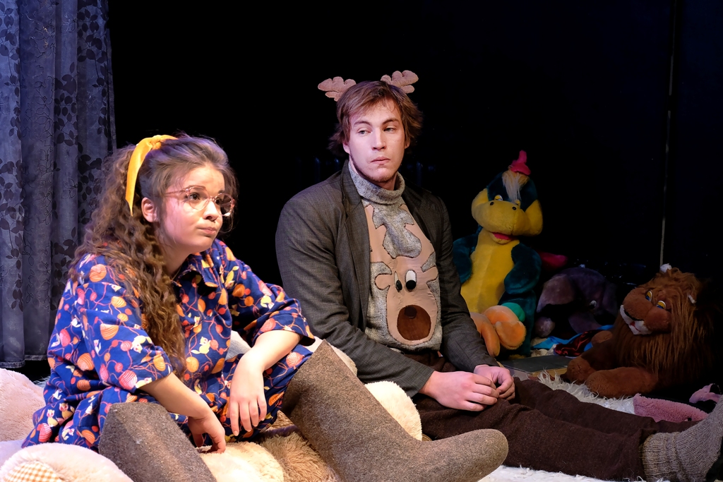 Фото: teatrvo.ru. Правообладатель: Театр на Васильевском. Что случиЛОСЬ. Сцена из спектакля - 1.jpg