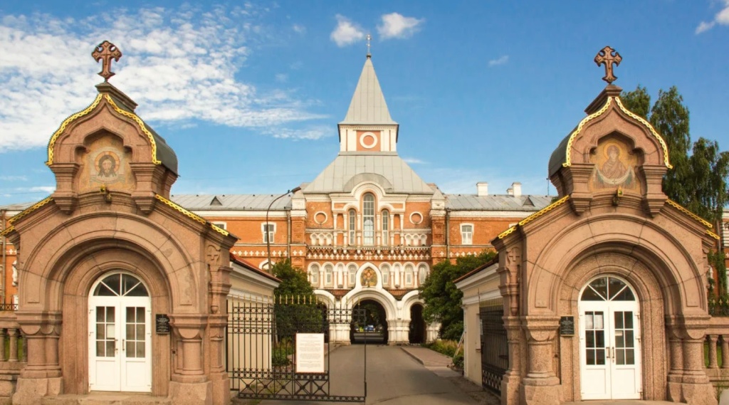 Въезд в Троице-Сергиеву пустынь. Правообладатель: pustin-spb.ru. Въезд в Троице-Сергиеву пустынь.jpg