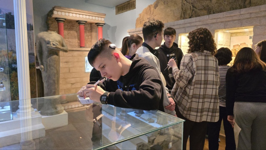 Правообладатель: ЧАНО «Языки без границ».