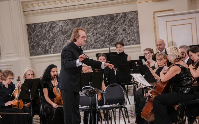 Фабио Мастранджело и Оркестр «Северная Симфония». Источник: vk.com/dar_festival. Правообладатель: vk.com/dar_festival. 