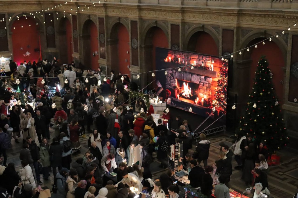 «Ёлка под куполом». «Ёлка под куполом».