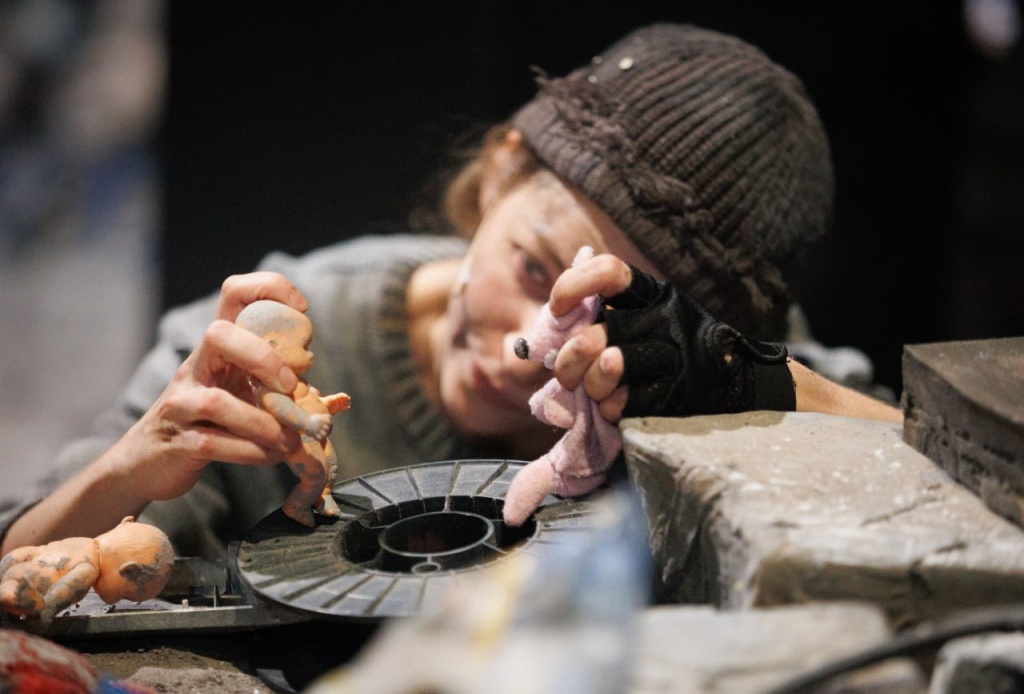 Полина Маликова в спектакле. 