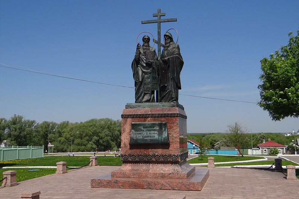 pamyatnik_kirillu_mefodiyu.jpg