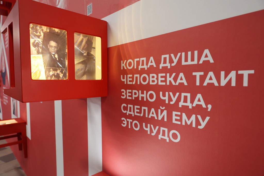 Программа основана на рассказах Зощенко, Чуковского, Тэффи и других классиков. Программа основана на рассказах Зощенко, Чуковского, Тэффи и других классиков.