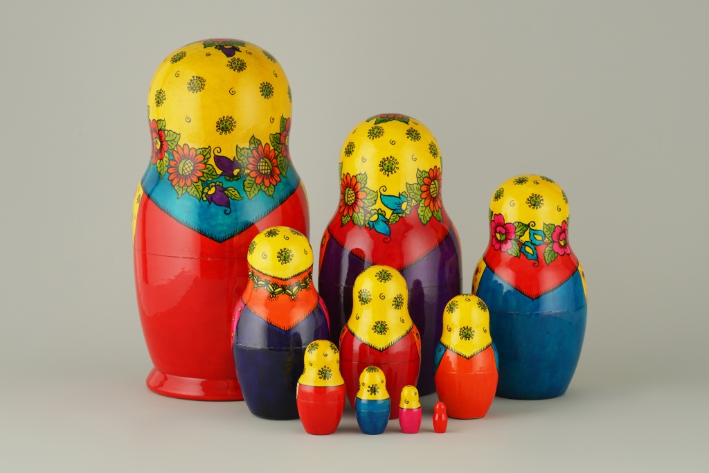 Матрешки сзади. Правообладатель: пресс-служба Фонда «Общество поощрения художеств».