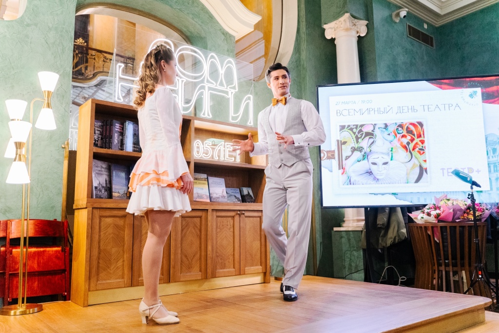 Правообладатель: театр музыкальной комедии.