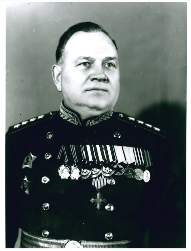 Генерал Армии Хрулёв.1948. РГАКФД.