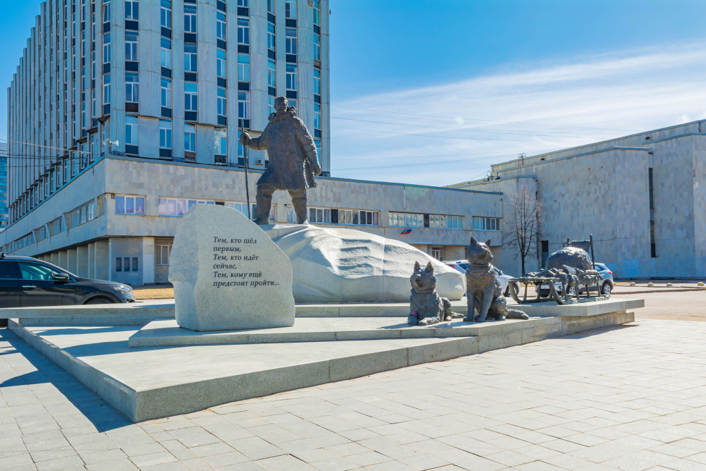 Памятник полярникам. Фото: Ирина Иванова