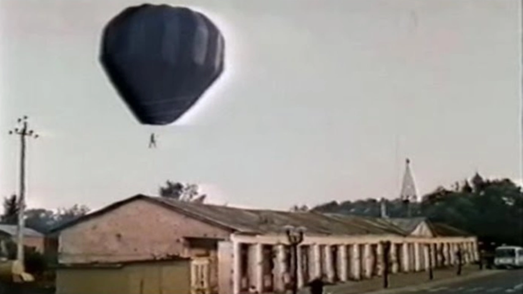 «О воздушном летании в России» (1989, режиссер – Алексей Балабанов).