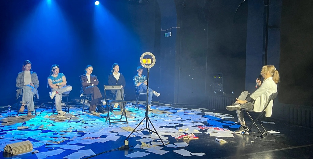 Правообладатель: Театральная мастерскяа «Тет-А-Тет» / Арт-гостиная.