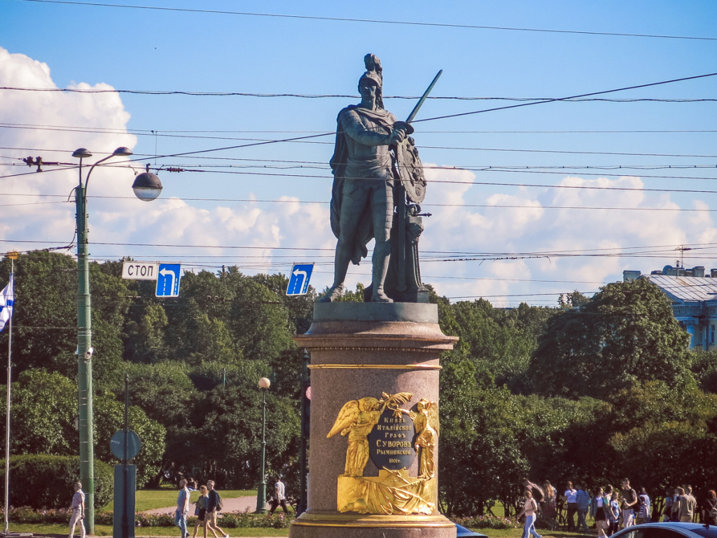 Великие полководцы в городской скульптуре Петербурга