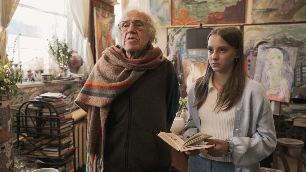 Художник Александр Траугот и внучатая племянница Савичевой Елизавета. 