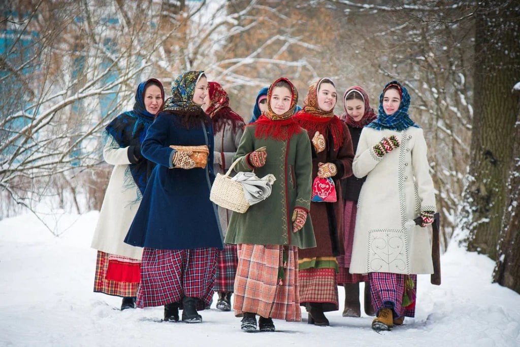 «В зиму шубы не занимают».