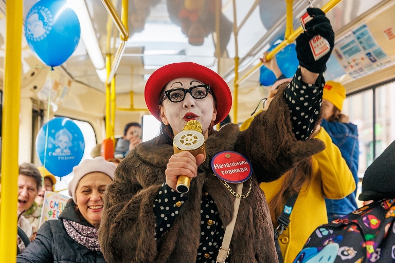 Смешной фестиваль. Витаминно-трамвайный флешмоб. Источник: vk.com/smeshnoy_fest. Правообладатель: vk.com/smeshnoy_fest.