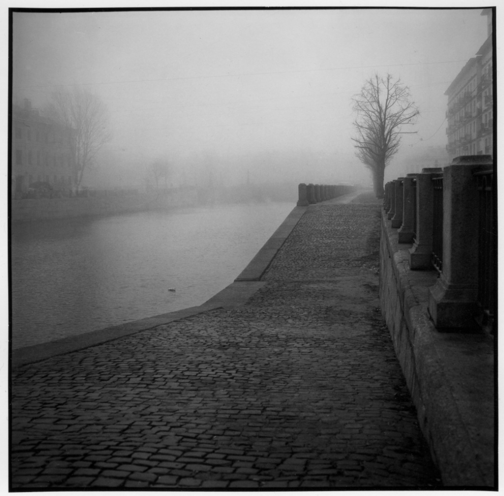 Работы художника можно рассматривать в контексте нескольких направлений. Работы художника можно рассматривать в контексте нескольких направлений.