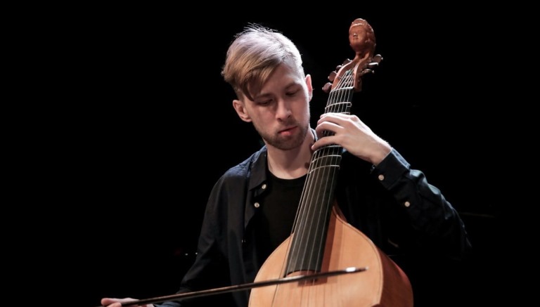 Антон Изгагин (контрабас, бас-гитара). Источник: remusik.org. Правообладатель: remusik.org. 