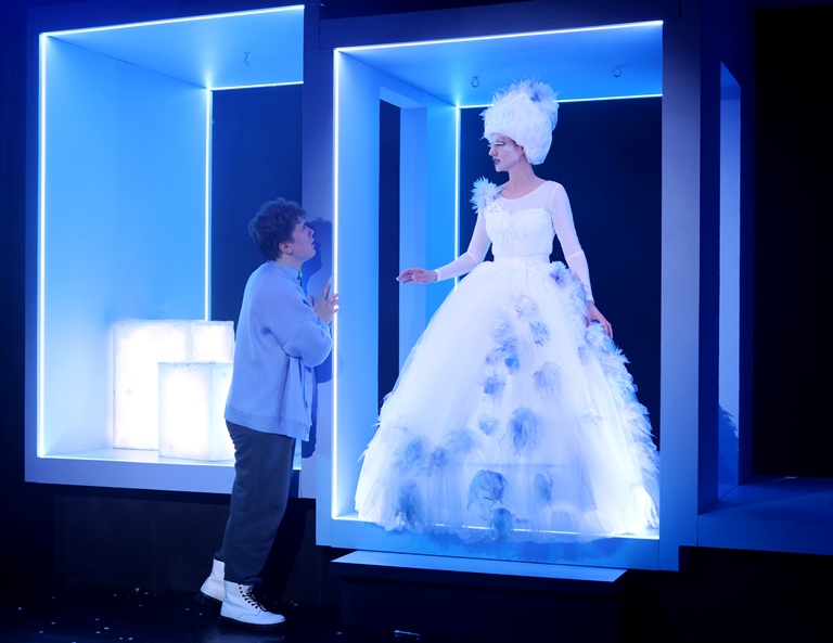 Спектакль «Снежная королева» Детского драматического «Театра у Нарвских ворот». Фото предоставлено пресс-службой фестиваля «Волшебный фонарик». Правообладатель: Оргкомитет фестиваля. 