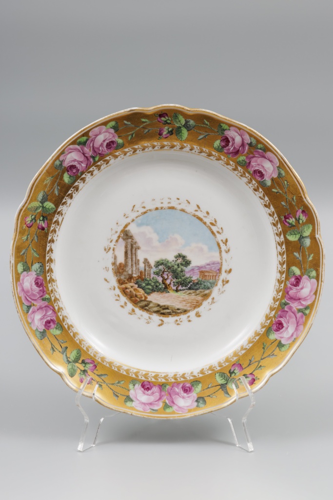 Тарелка мелкая. часть сервиза великой княжны Елены Павловны.