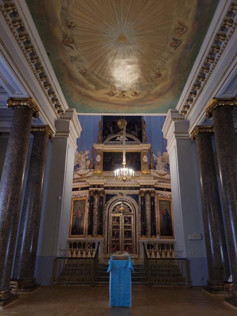 Церковь Архангела Михаила, построенные по проекту архитектора Винченцо Бренны, были торжественно освящены 21 ноября 1800 года. 