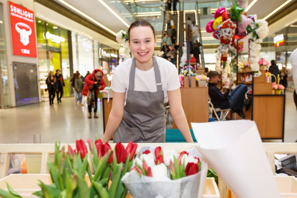 Правообладатель: Охта Молл.