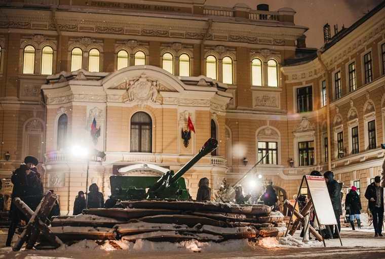 Акция 900 дней и ночей в Парадном Дворе Капеллы. Фото: пресс-служба Администрации Санкт-Петербурга