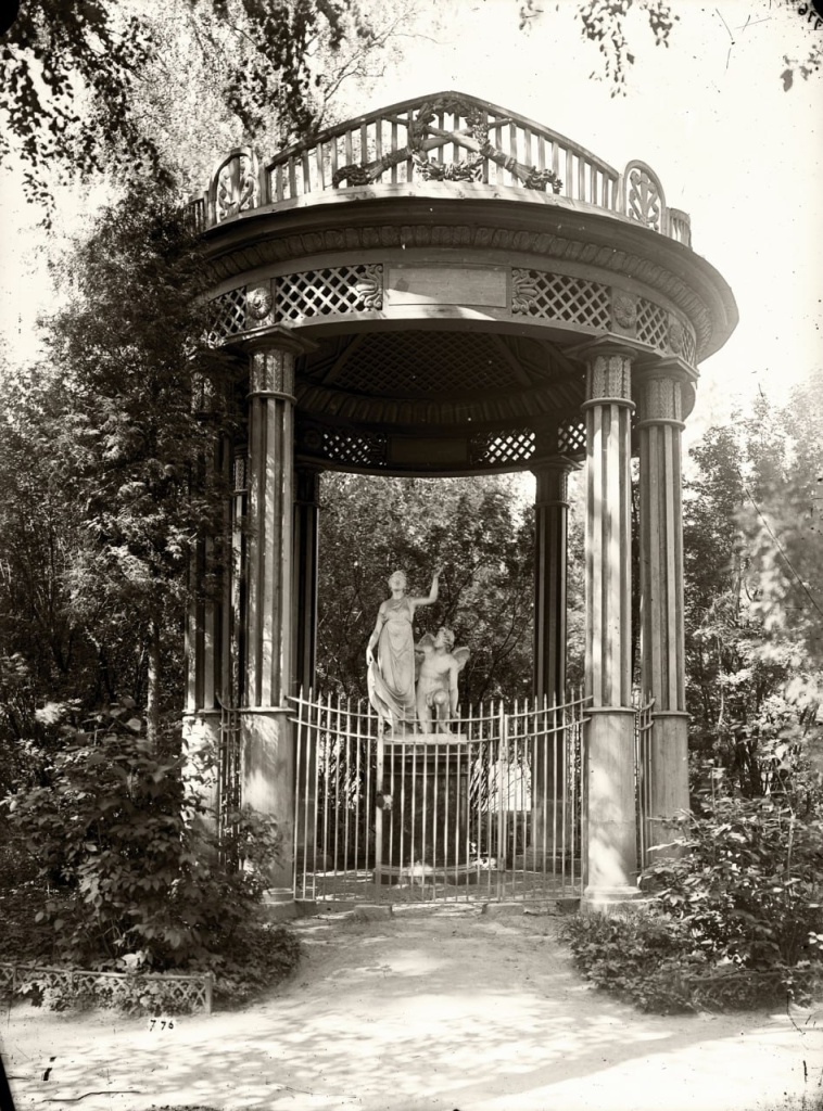 Памятник памятник великой княжне Александре Павловне. Памятник памятник великой княжне Александре Павловне.