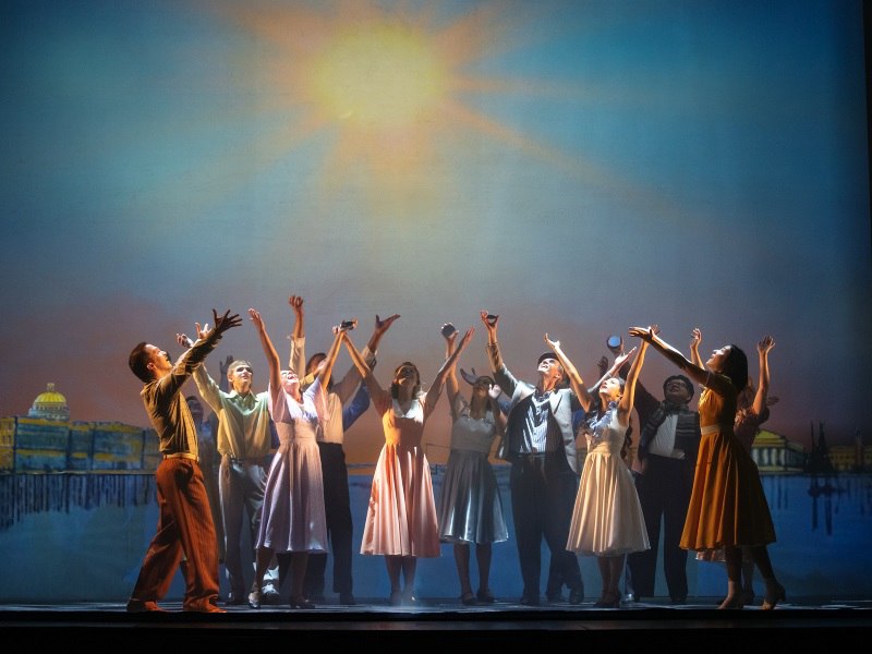 «Раскинулось море широко».