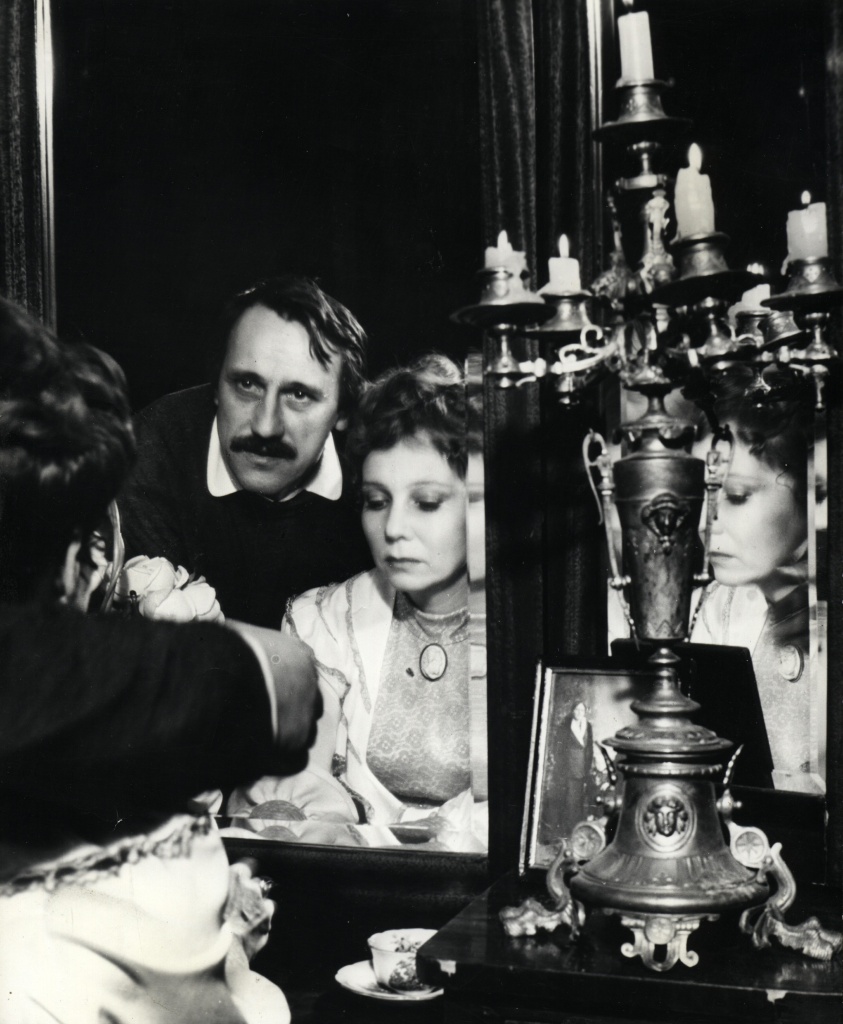 Геннадий Опорков и Эра Зиганшина в роли Аркадиной на репетиции спектакля «Чайка». Правообладатель: baltic-house.ru. Геннадий Опорков и Эра Зиганшина в роли Аркадиной на репетиции спектакля Чайка.jpg