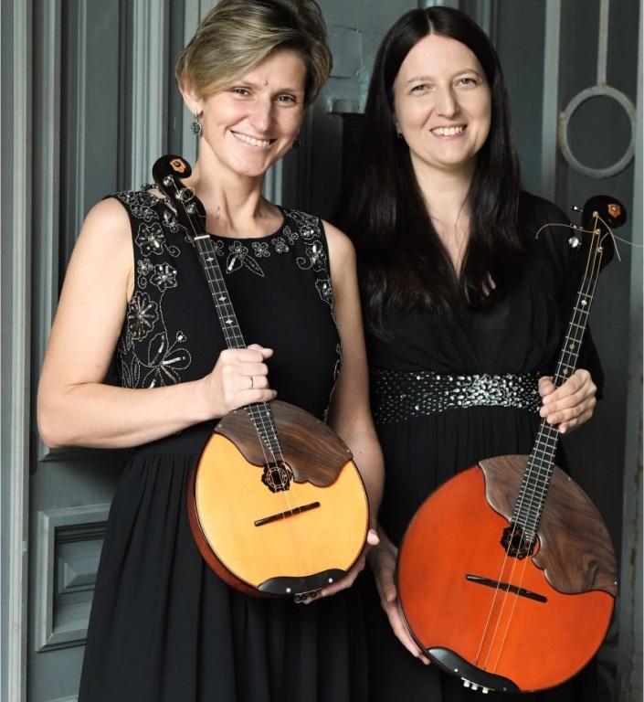 Дуэт «Лёгкий звук» – Любовь Городная и Екатерина Ломова. Источник: domraalt.ru. Правообладатель: domraalt.ru. 