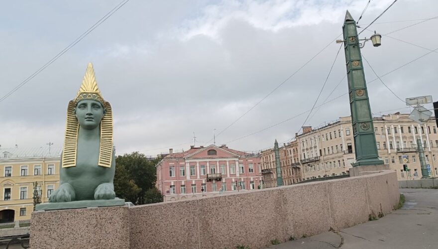 Скульптуры Сфинксов с Египетского моста вернулись на свои исторические места. Скульптуры Сфинксов с Египетского моста вернулись на свои исторические места.