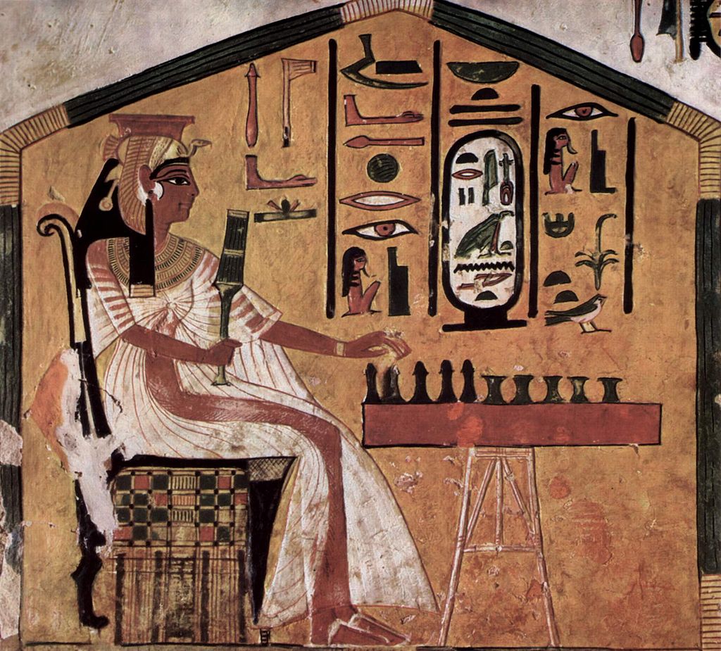 Изображение из гробницы QV66: Нефертари Меренмут играет в сенет, ок. 1298—1235 годы до н. э.