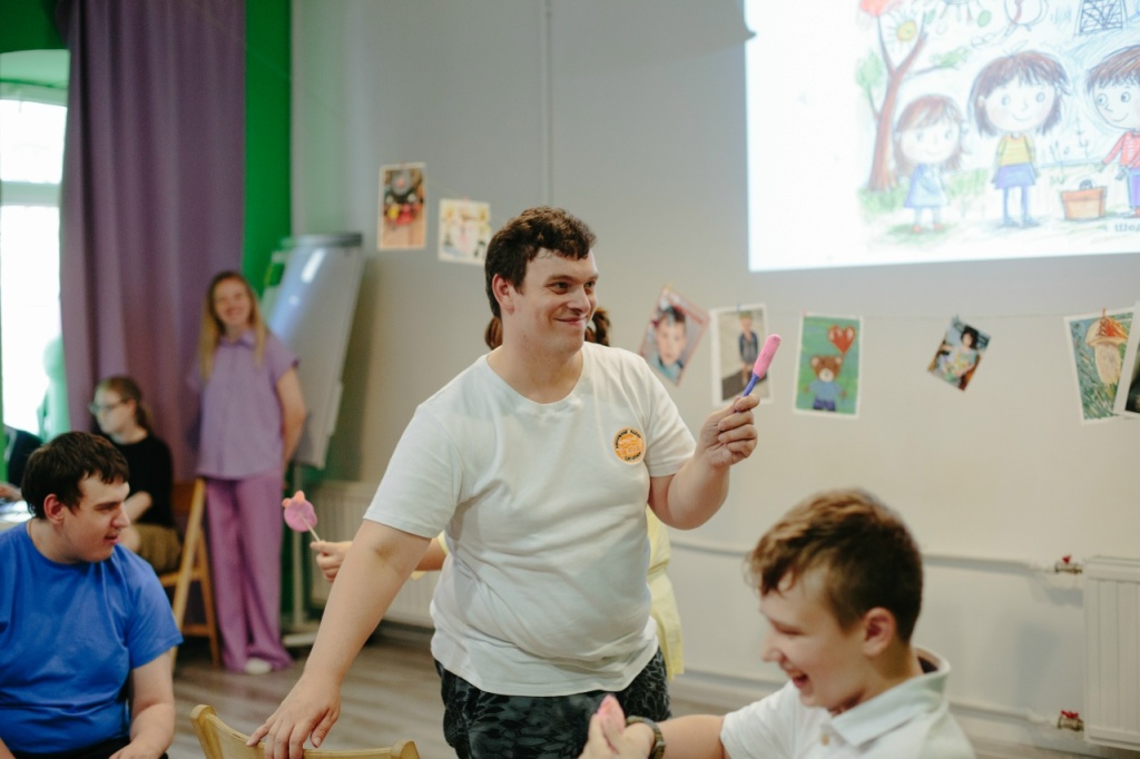 Правообладатель: театр «Светлячки». Правообладатель: театр «Светлячки».