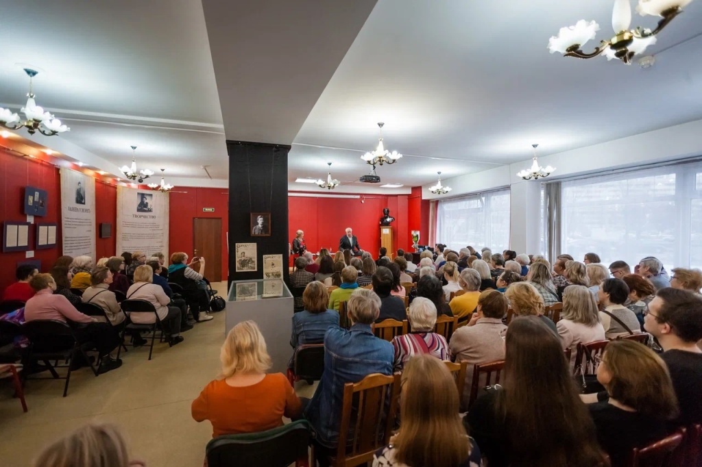 В этом году фестиваль посвящен важному факту в биографии писателя, а именно - путешествию Антона Павловича на Сахалин и на Восток.