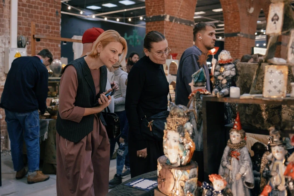 Перед гостями предстанут стенды более 130 авторов.