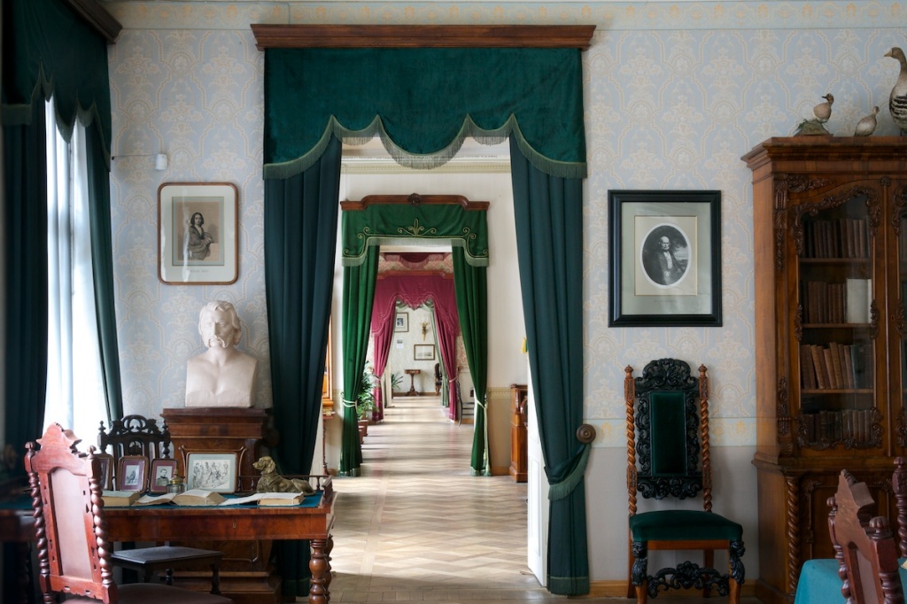 Музей-квартира Некрасова. Музей-квартира Некрасова.