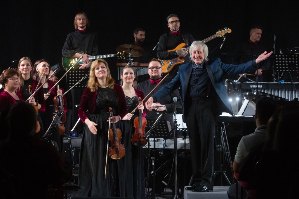 Эстрадно-симофнический оркестр Медведева. Правообладатель: Петербург-концерт. 