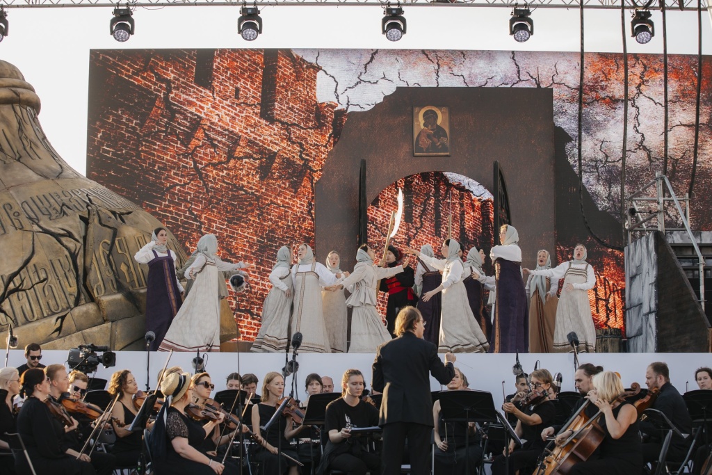 «Хованщина» Мусоргского на Соборной площади Петропавловской крепости. 