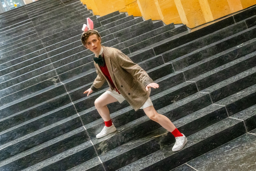 Юрий Левитин в роли Ушастого Боба. Фото: Ирина Иванова. Правообладатель: Институт культурных программ.