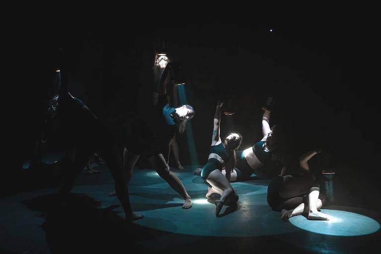 Фестиваль «Видеоформа». Спектакль «Петля / Loop». Фото предоставлено пресс-службой Центра современного искусства имени Сергея Курёхина. Правообладатель: Центр современного искусства имени Сергея Курёхина.