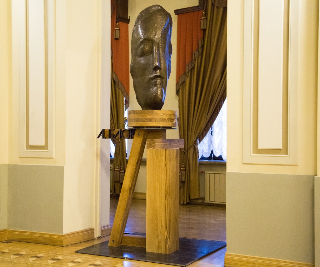 Памятник Блоку. Правообладатель: БДТ, bdt.spb.ru. Памятник Блоку. Правообладатель: БДТ, bdt.spb.ru.