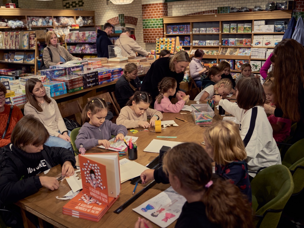 Фестиваль проходит в рамках программы детского клуба Дома книги «Книгсики».