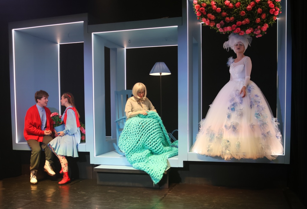 Фрагмент спектакля «Снежная королева». Правообладатель изображения: teatrlutz.ru. 58.jpg