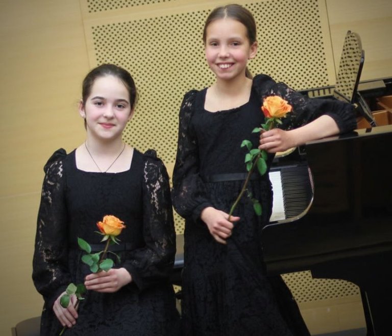 Фортепианный дуэт Дарья Калимулина – Анна Страту. Фото предоставлено Пресс-центром фестиваля. Правообладатель: Пресс-центр фестиваля. 